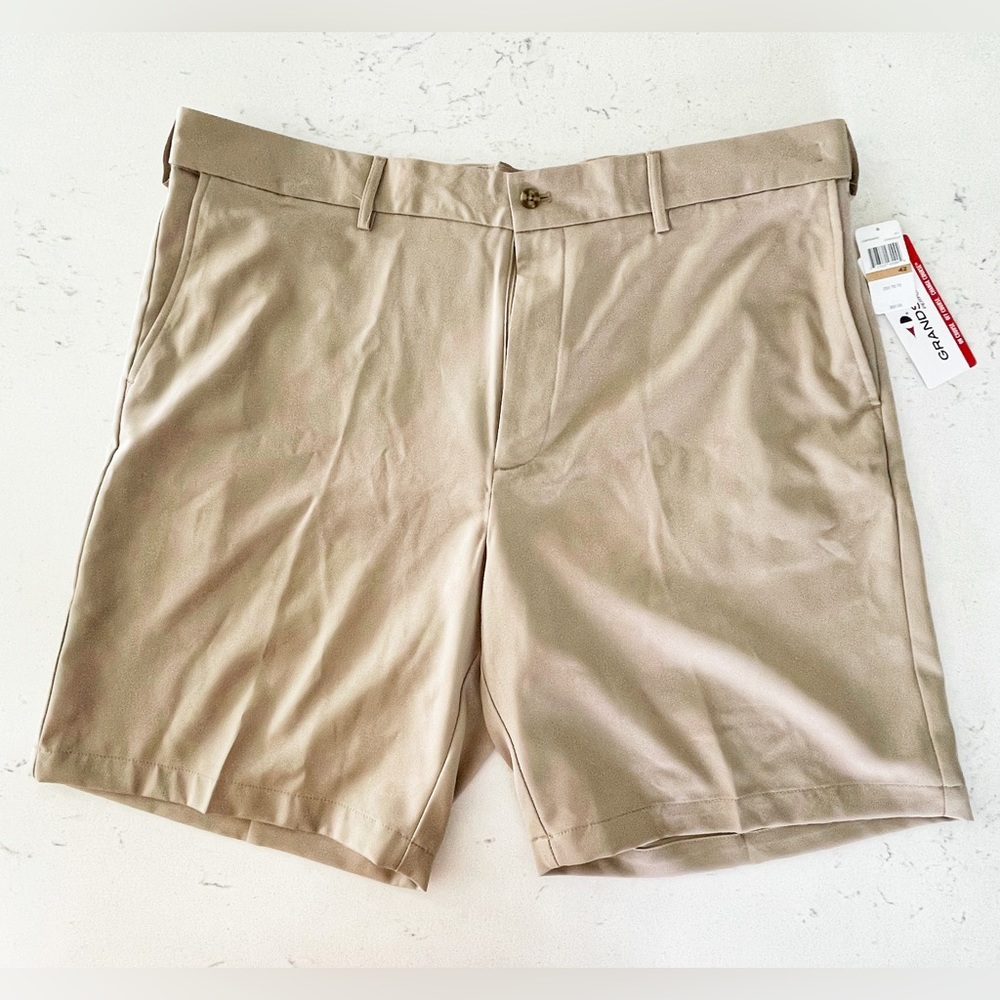 Grand Slam Off Course Expandable Waistband Khaki Shorts Size 42 NWT
